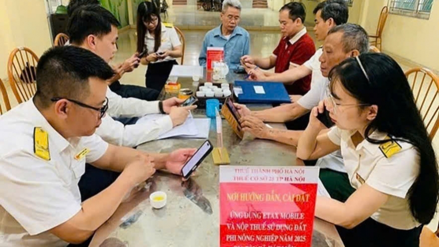 Chuyển đổi số ngành thuế không chỉ trên giấy: Cán bộ thuế xuống tận nơi, hướng dẫn tận tay